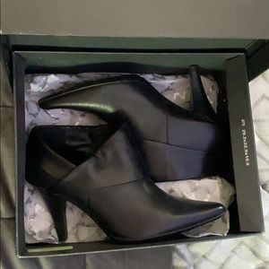 Kenneth Cole Reaction Boot Heels size 7